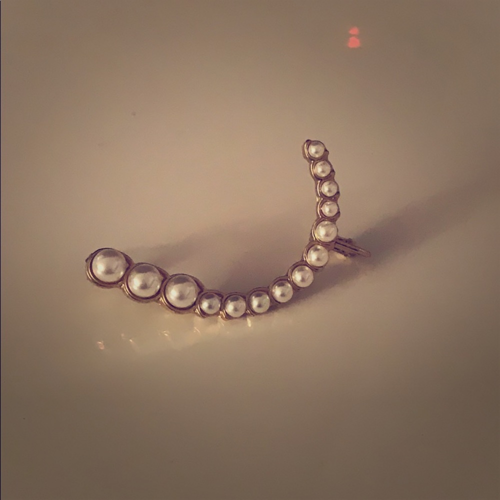 Pearl like ear piece earring